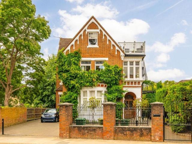 Strawberry Hill Road, Twickenham TW1 2 bed flat to rent £2,600 pcm £600 pw