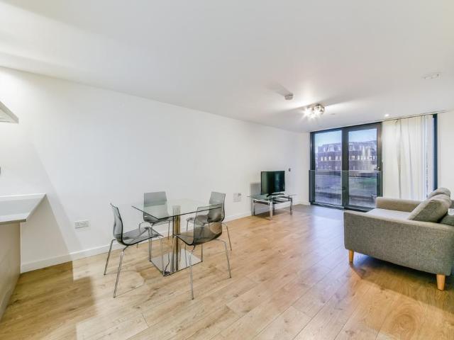 Stratosphere Tower, 55 Great Eastern. 1 bed flat to rent £2,297 pcm £530 pw