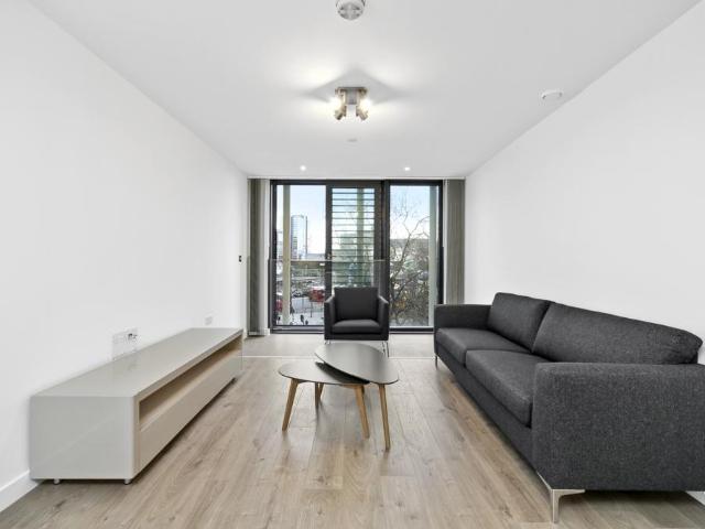 Stratosphere Tower, London E15 1 bed apartment to rent £2,250 pcm £519 pw