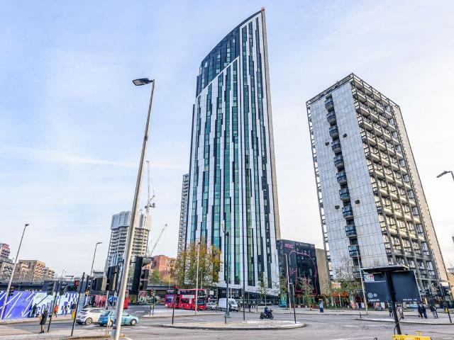 Strata SE1, Elephant And Castle, London, 1 bed flat to rent, £2,600 pcm | PrimeLocation