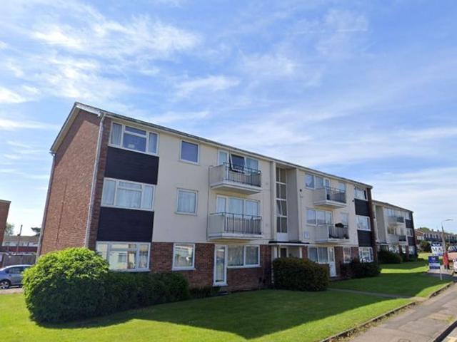 Stratfield Road, Borehamwood WD6, 3 bed flat to rent, £1,700 pcm | PrimeLocation