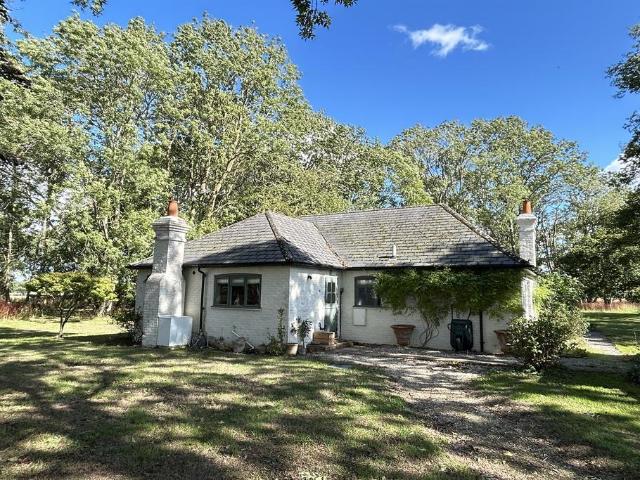 Stratfield Saye, Hampshire 3 bed cottage to rent £2,500 pcm £577 pw