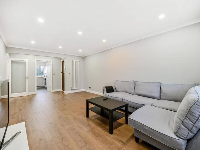 Stratford Court, London, KT3 3NU, United Kingdom | 2 bed apartment for rent #140400252 | Rentberry