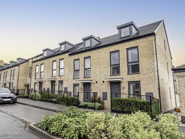 Stratford House Road 3 bed townhouse to rent £1,995 pcm £460 pw