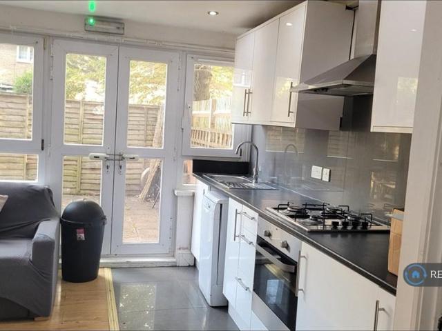 Stratford, London, E15 4 bed terraced house to rent £3,000 pcm £692 pw