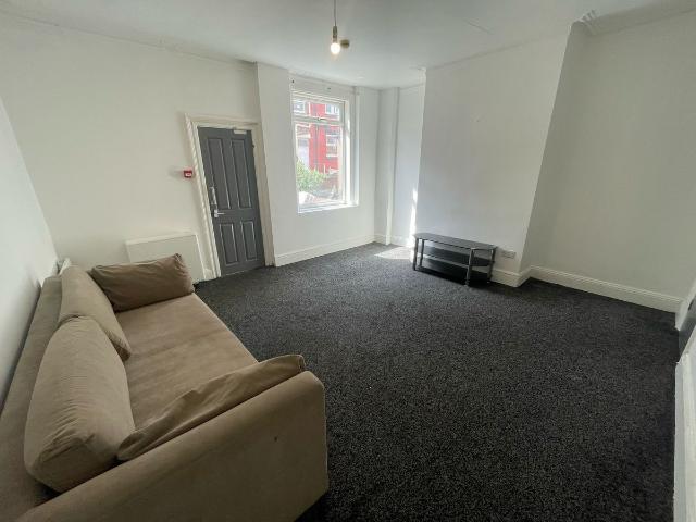 Stratford Street, Leeds LS11, 1 bed flat to rent, £700 pcm | PrimeLocation
