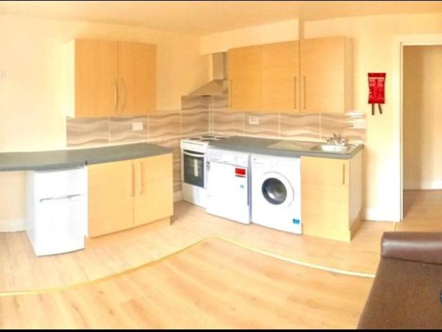 Stratford Road, Birmingham, B11 2 bed flat to rent £825 pcm £190 pw