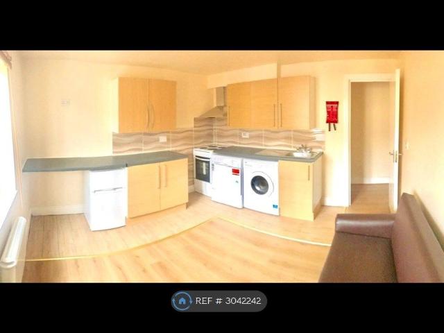 Stratford Road, Birmingham B11, 2 bed flat to rent, £825 pcm | PrimeLocation