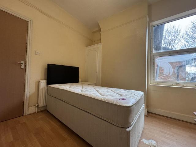 Stratford Road, Hall Green B28 5 bed flat share to rent £600 pcm £138 pw