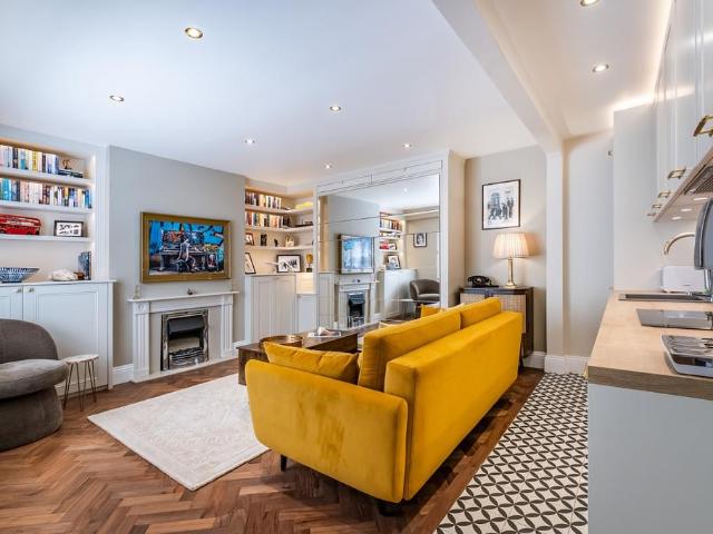 Stratford Road London W8 Studio to rent £2,750 pcm £635 pw
