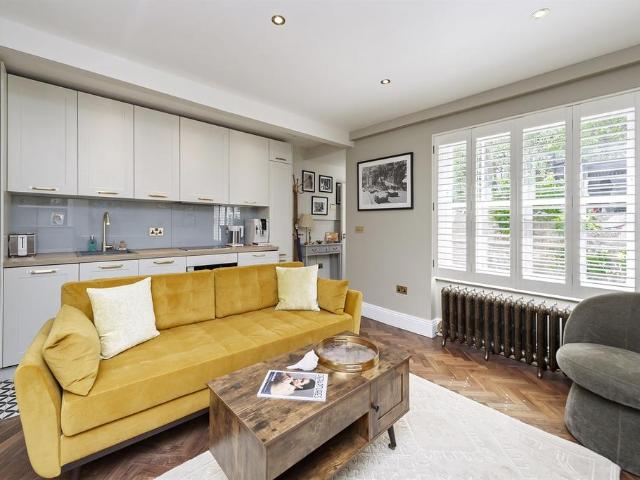 Stratford Road, London, W8 Studio to rent £2,752 pcm £635 pw