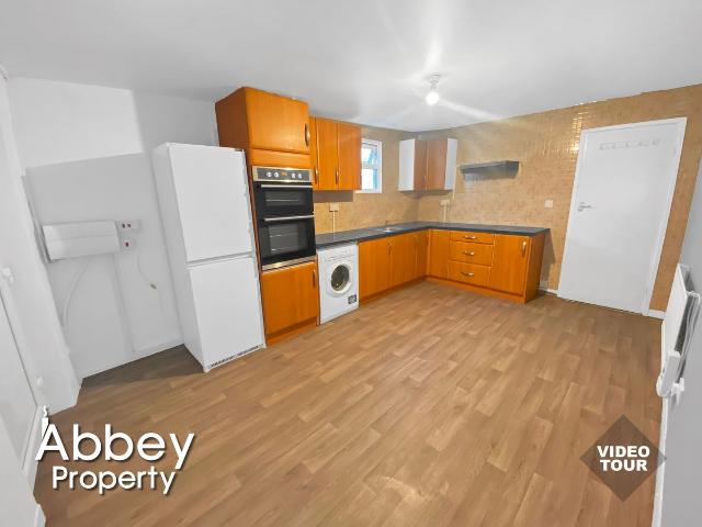 Stratford Road, Luton LU4, 2 bed flat to rent, £1,050 pcm | PrimeLocation