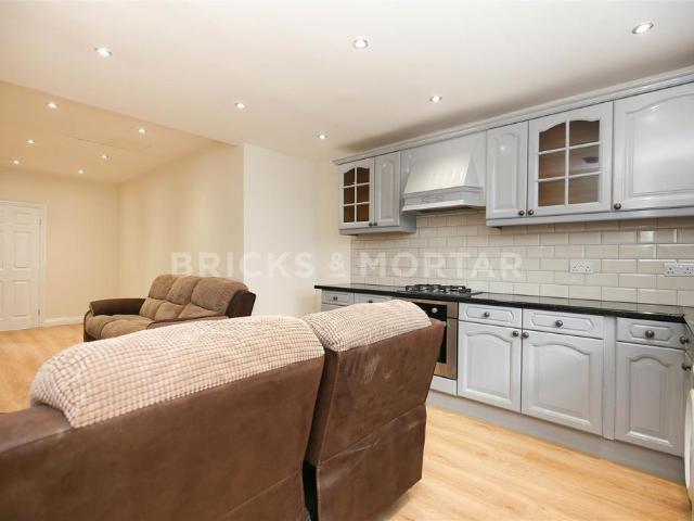 Stratford Road, Newcastle Upon Tyne NE6 2 bed flat to rent £1,000 pcm £231 pw
