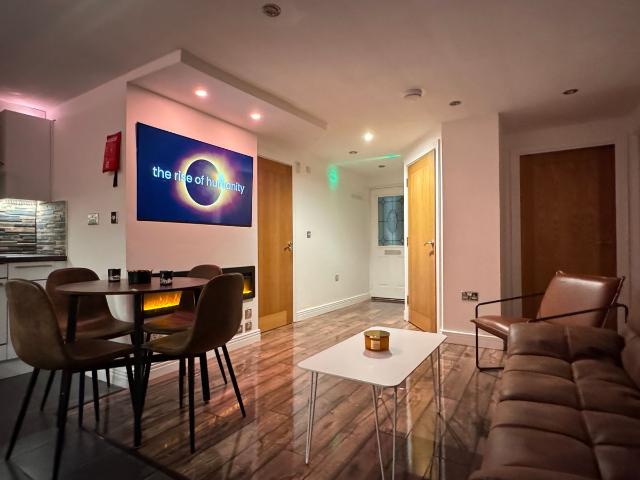 Stratford Romford Road, London E15, 3 bed flat to rent, £3,175 pcm | PrimeLocation