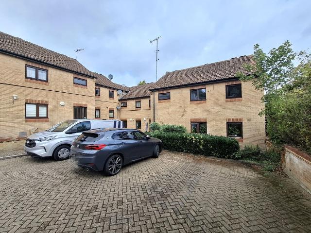 Stratford Way, Hemel Hempstead HP3, 1 bed flat to rent, £1,300 pcm | PrimeLocation