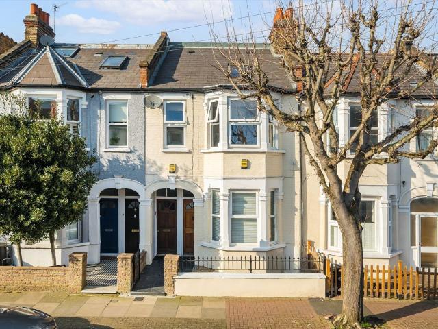 Strathville Road, Earlsfield SW18, 2 bed flat to rent, £2,450 pcm | PrimeLocation