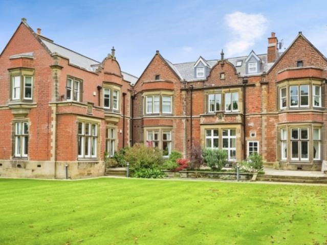 Strathalyn, Wrexham, LL12 2 bed flat to rent £1,250 pcm £288 pw