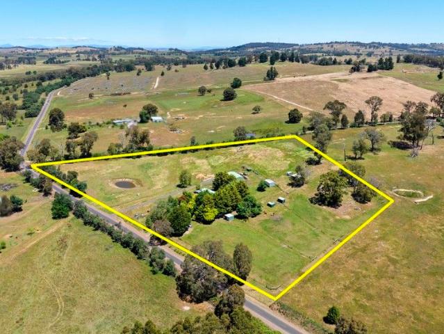 Strathbogie Tablelands Productive 8.4 Acres Comfortable Home with Dual Living Bore Water Shedding