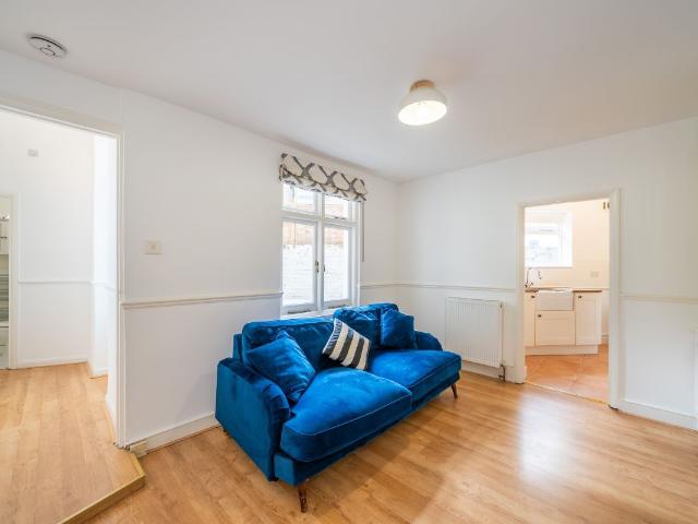 Strathblaine Road, London SW11, 2 bed flat to rent, £2,750 pcm | PrimeLocation