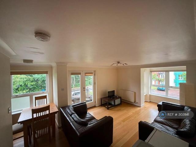 Strathblane Gardens, Glasgow, G13 2 bed flat to rent £1,195 pcm £276 pw