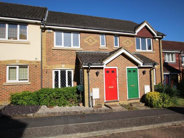 Strathcona Gardens, Woking GU21 3 bed terraced house to rent £1,950 pcm £450 pw