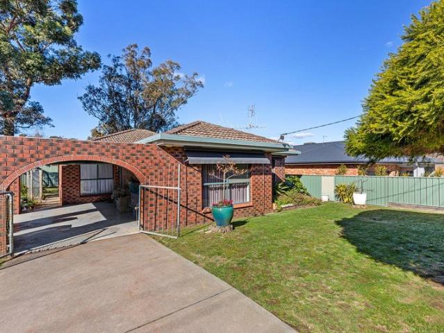 Strathdale Family Gem