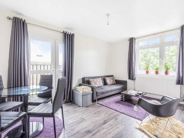 Strathdon Drive, London SW17 1 bed detached house to rent £1,675 pcm £387 pw