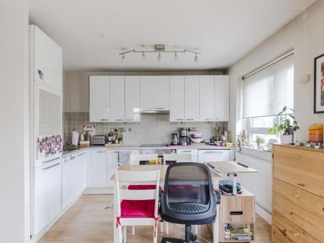 Strathdon Drive London SW17 1 bed flat to rent £1,675 pcm £387 pw