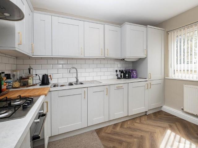 Strathdon Drive London SW17 2 bed flat to rent £2,200 pcm £508 pw