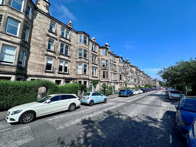Strathearn Road, Edinburgh. 4 bed flat to rent £3,000 pcm £692 pw