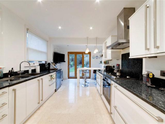 Strathearn Road, London, SW19 7LP, United Kingdom | 4 bed townhouse for rent #138512532 | Rentberry