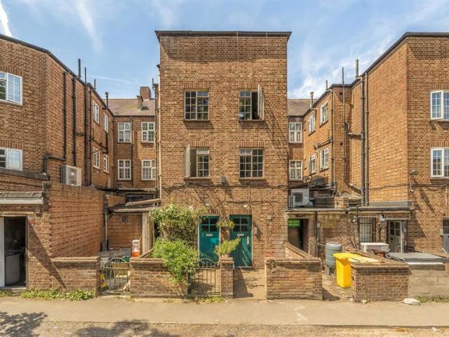Stratheden Parade, Blackheath SE3, 2 bed flat to rent, £1,750 pcm | PrimeLocation