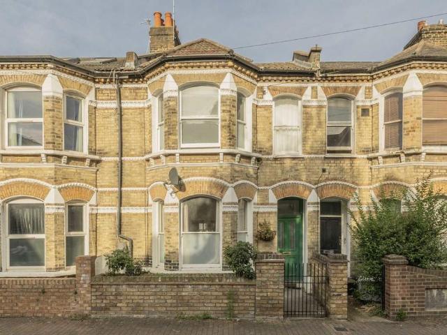 Strathleven Road, London SW2 4 bed terraced house to rent £4,950 pcm £1,142 pw
