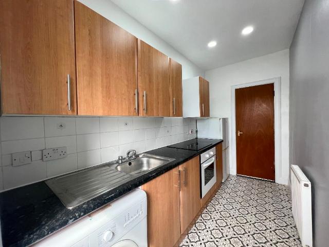 Strathmartine Road, Coldside, Dundee DD3, 2 bed flat to rent, £675 pcm | PrimeLocation