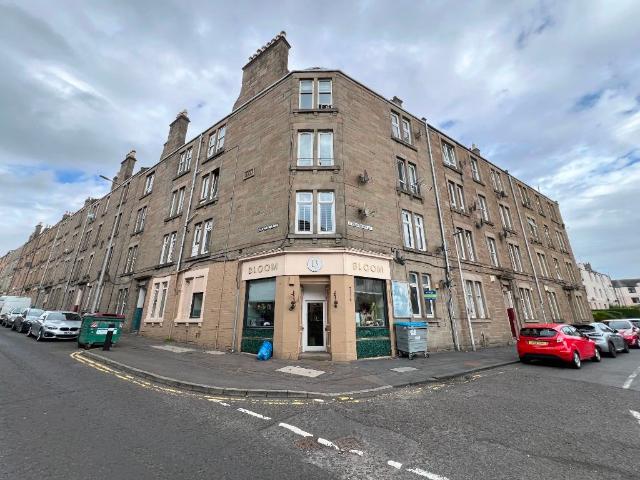 Strathmartine Road, Dundee DD3, 2 bed flat to rent, £675 pcm | PrimeLocation