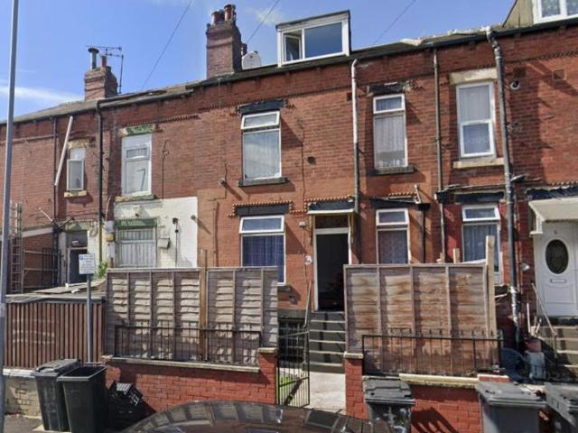 Strathmore Avenue, LEEDS 2 bed terraced house to rent £800 pcm £185 pw