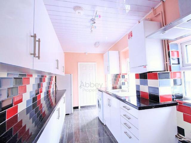 Strathmore Avenue, Luton LU1, 3 bed property to rent, £1,450 pcm | PrimeLocation