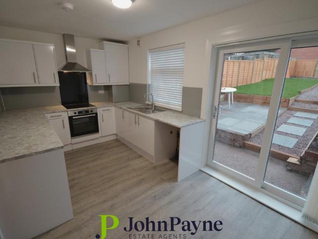 Strathmore Avenue, Stoke, Coventry, CV1 2 bed terraced house to rent £1,150 pcm £265 pw