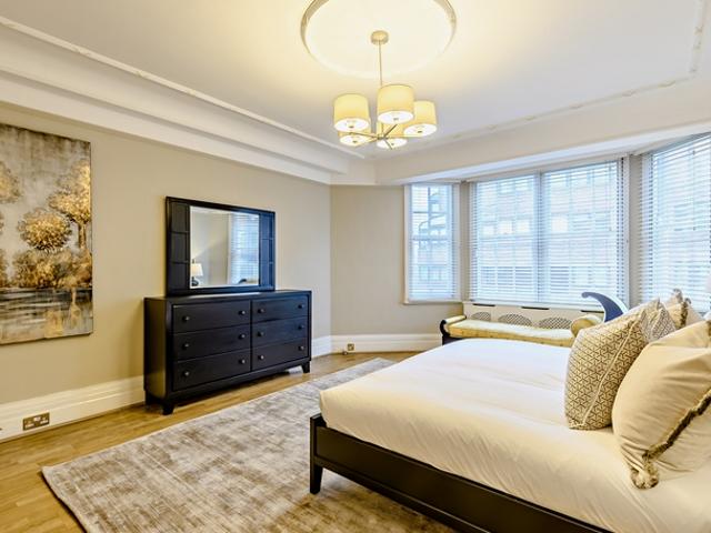 Strathmore Court NW8 7HY