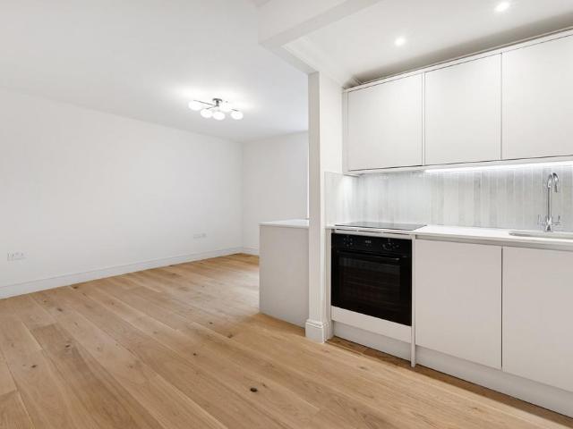 Strathmore Gardens, London, W8 Studio to rent £2,058 pcm £475 pw