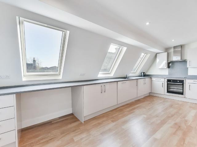 Strathmore Road, Wimbledon SW19, 2 bed flat to rent, £2,500 pcm | PrimeLocation