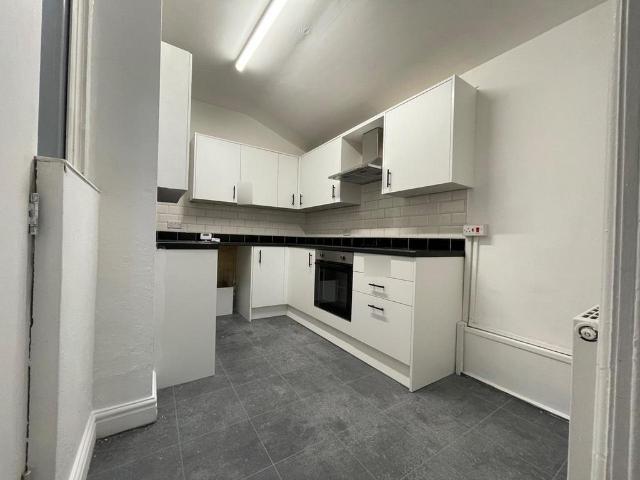 Strathmore View, Leeds, LS9 4 bed end of terrace house to rent £1,200 pcm £277 pw