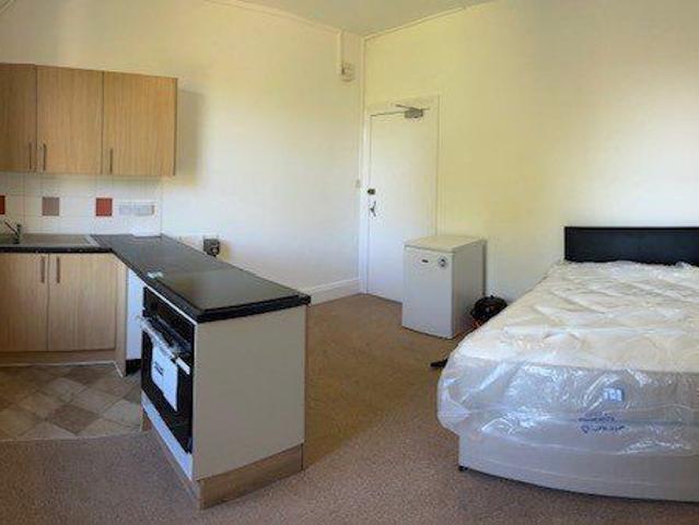 Strathray Gardens, Swiss Cottage NW3, Studio to rent, £960 pcm | PrimeLocation
