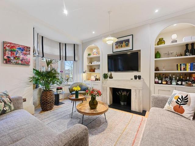 Stratstone of Mayfair Jaguar, 18 Berkeley Street, London, W1J 8EN, United Kingdom | 2 bed apartment for rent #139621602 | Rentberry