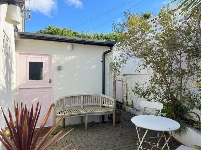 Stratton Terrace, Falmouth TR11, 1 bed flat to rent, £1,150 pcm | PrimeLocation