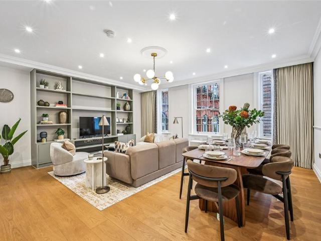 Stratton Street, London, W1J 2 bed terraced house to rent £12,500 pcm £2,885 pw