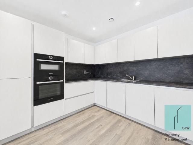 Streamdale Road, London W3 2 bed apartment to rent £2,750 pcm £635 pw