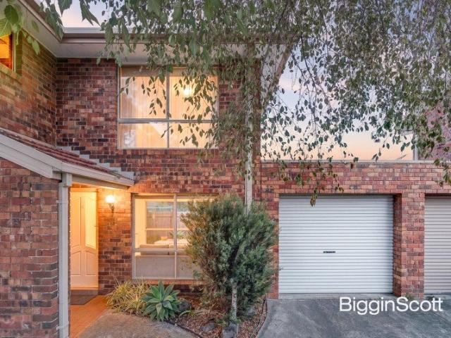 STREAMLINED, SPACIOUS AND SUPERBLY POSITIONED!