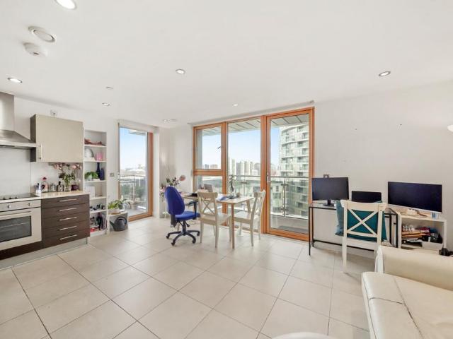 Streamlight Tower, 9 Blackwall Way, London, E14 9DW, United Kingdom | 1 bed apartment for rent #133647650 | Rentberry