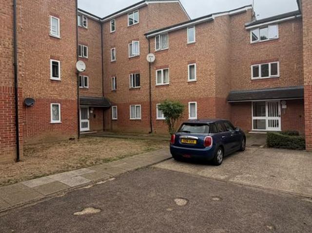 Streamside Close, Edmonton N9, 2 bed flat to rent, £1,650 pcm | PrimeLocation